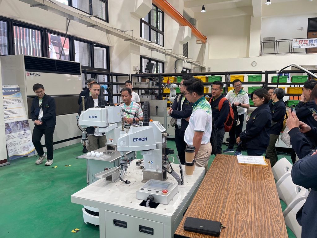 LINE_ALBUM_0529泰國KU大學參訪_240529_16