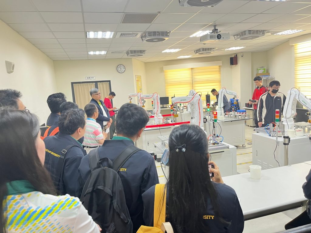 LINE_ALBUM_0529泰國KU大學參訪_240529_4